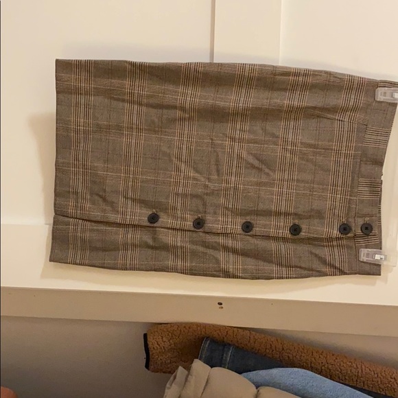 Brande New Skirt - Picture 1 of 2